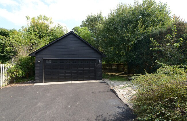 Building Photo - 724 S 5th St