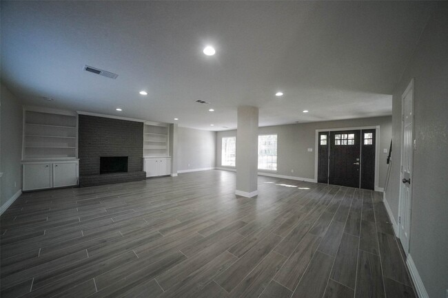 Building Photo - 7818 Beaufort Dr