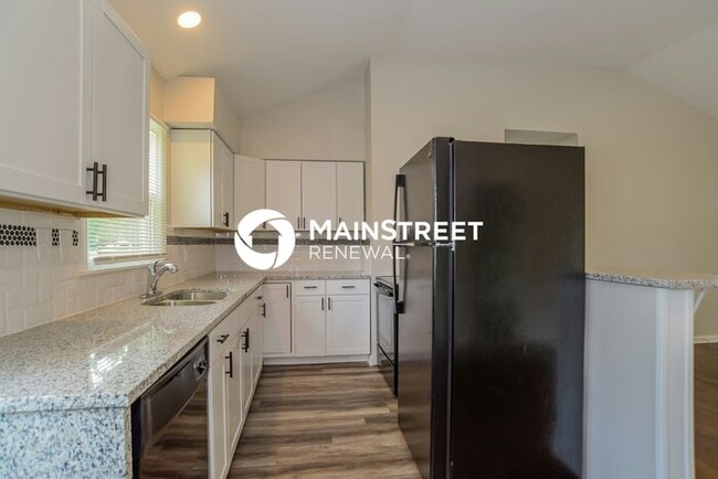 Building Photo - 4 Bedroom Pet-Friendly Home in INDEPENDENC...