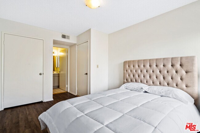 Building Photo - 3600 Bagley Ave