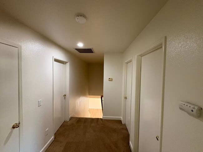 Building Photo - 2 Story Home Near Shopping Center Rent Ready!