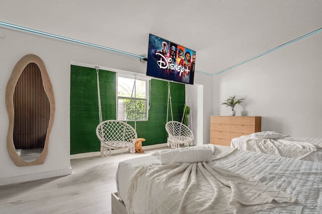 Building Photo - 20140 NE 25th Ct