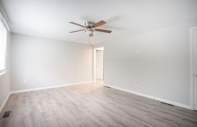 Building Photo - 1133-1135 N Westfield Street