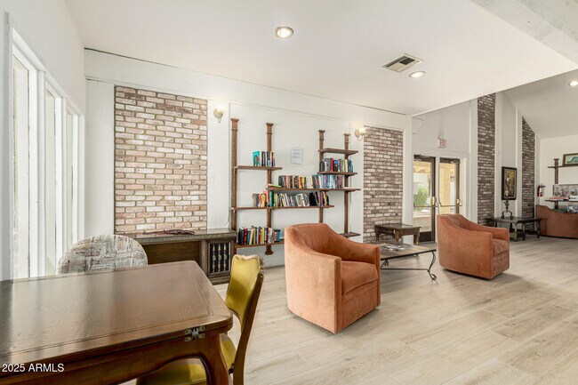 Building Photo - 5531 N 71st Pl