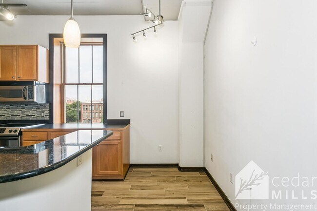 Building Photo - Lofts at St. Francis! 2 bed/2 bath for rent
