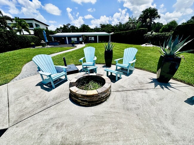 Building Photo - 7210 Seminole Dr