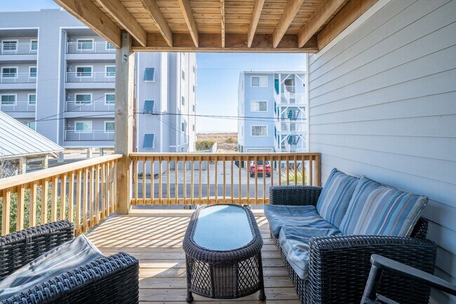 Building Photo - OFF-SEASON OCEAN VIEW CONDO NEAR THE BOARDWALK!