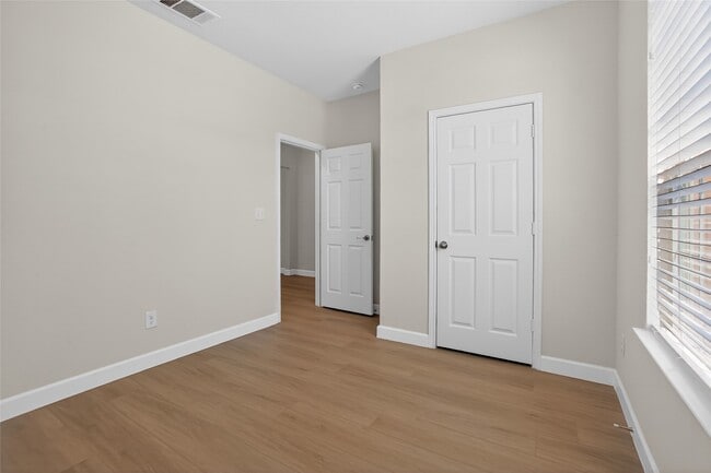 Building Photo - 2080 Lost Timbers Dr