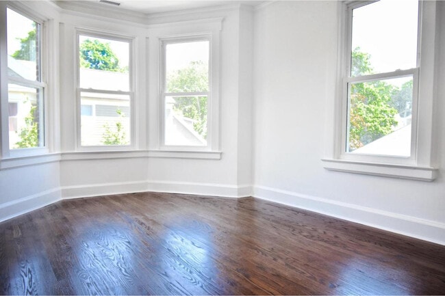 Building Photo - 149 Lake Ave