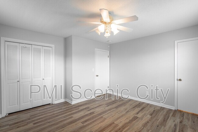 Building Photo - 8140 Holly Crest Dr