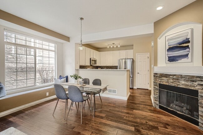 Building Photo - Updated 2B/2.5B In Summit at Rock Creek Community