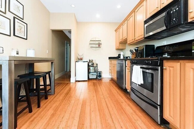 Building Photo - 180 L St