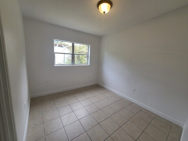 Building Photo - 4505 Lake Lawne Ave