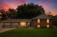 Building Photo - 205 SW Craigmont Dr