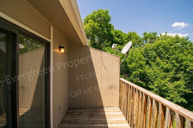 Building Photo - 3950 Manhattan Ave