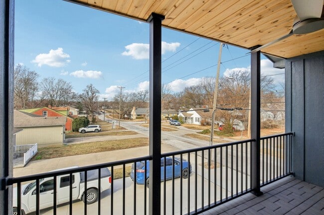Building Photo - Main St Townhomes