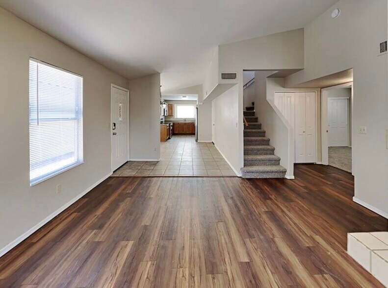 Building Photo - 4245 S Normandie Ln