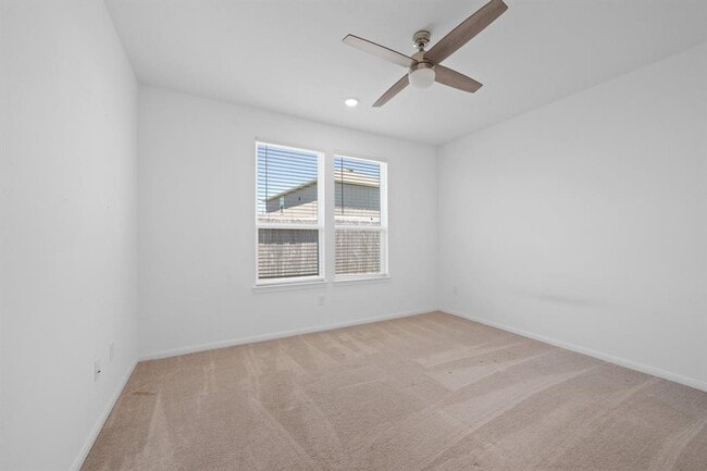 Building Photo - 25849 Hedgerow Dr