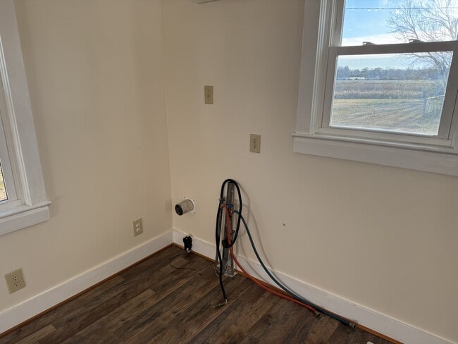 Building Photo - 5758 Hwy 70 W