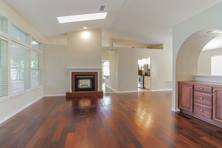 Building Photo - 105 Harbour Island Ct