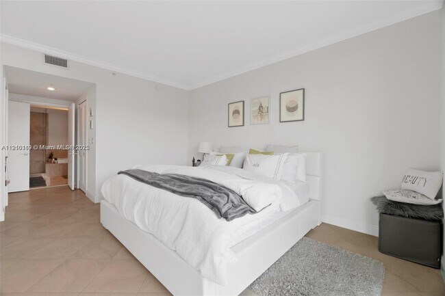 Building Photo - 218 SE 14th St