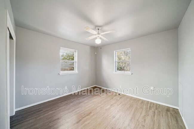 Building Photo - 5824 E 35th St