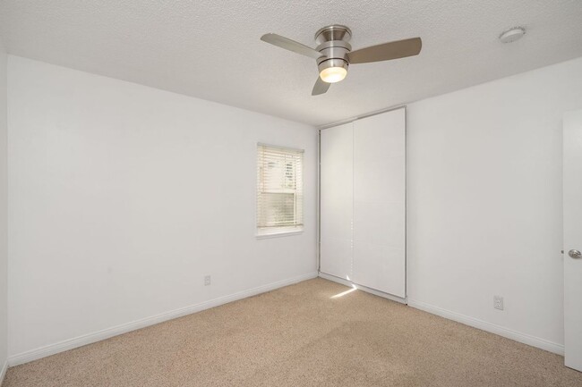 Building Photo - 11248 La Maida St