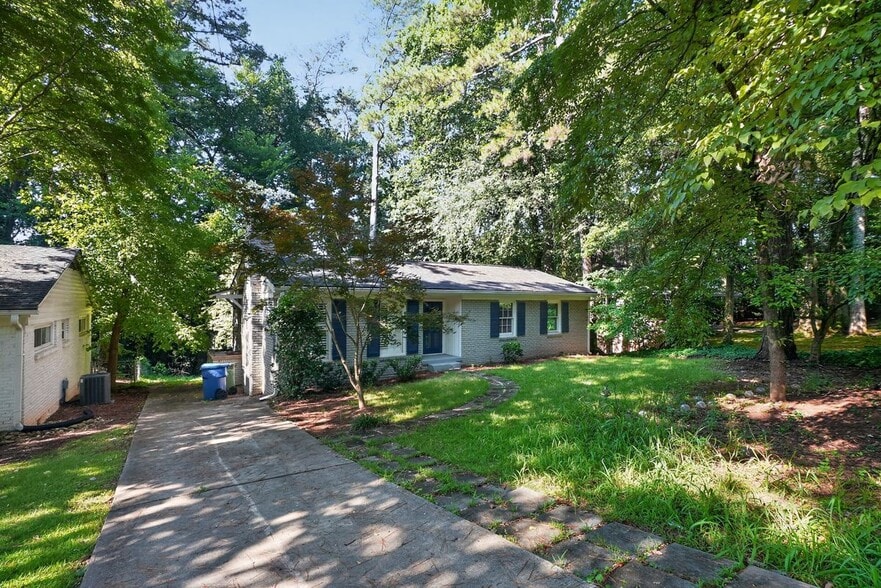 Building Photo - 807 Cardova Dr NE