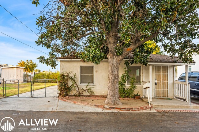 Building Photo - Beautifully Updated 1 Bed/1 Bath Single-Fa...