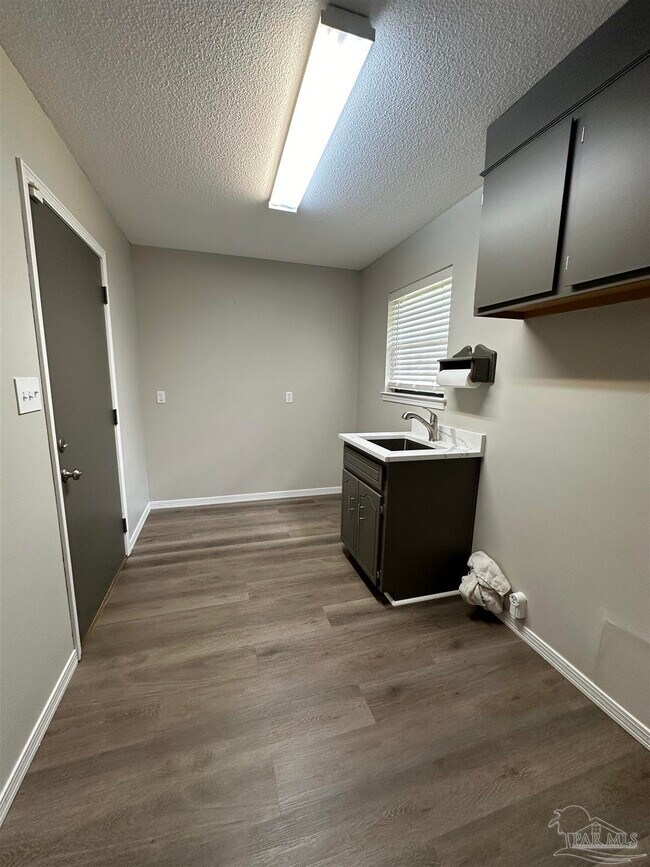 Building Photo - 10150 Candlestick Ln
