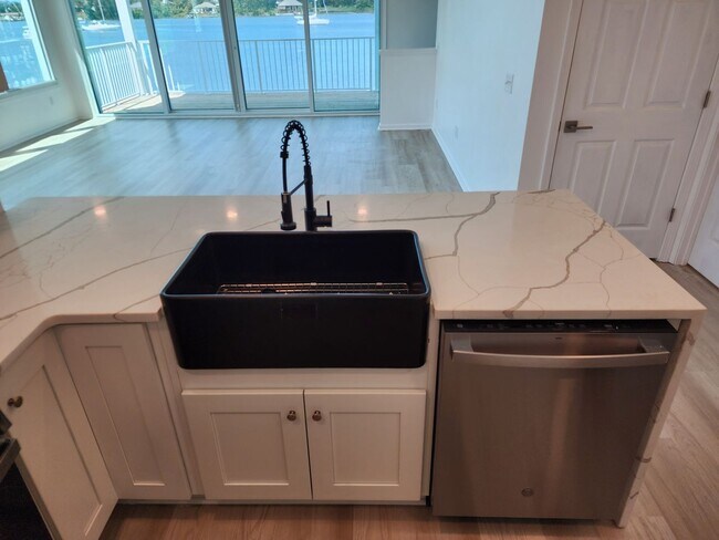 Building Photo - WATERFRONT ON WATSON BAYOU