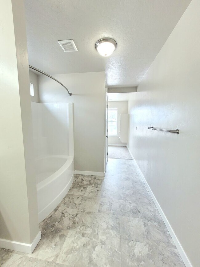 Building Photo - Beautiful 4 bedroom Nampa home
