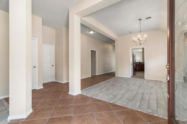 Building Photo - 17515 Burkhart Ridge Dr