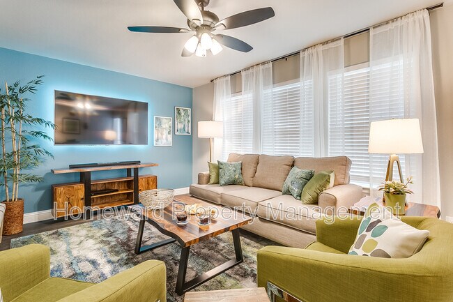 Building Photo - 825 Juno Ln