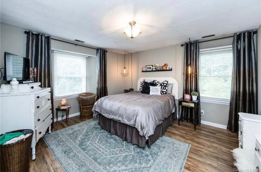 Building Photo - 6145 Meadow Rose Ln Apt K