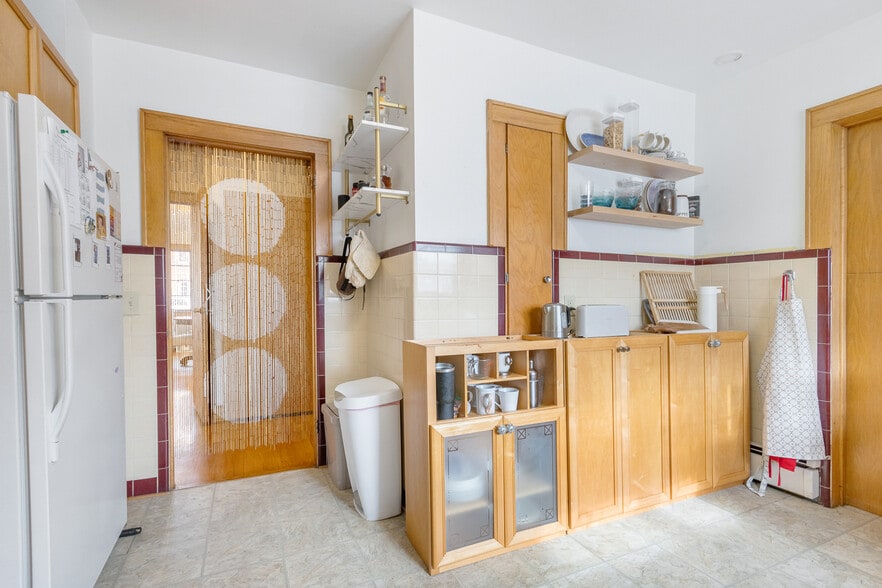 Building Photo - 302 S Brooks St