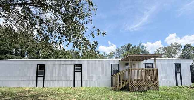 Building Photo - Fully Remodeled 3 Bedroom, 2 Bath Home in the Country – Versailles, KY