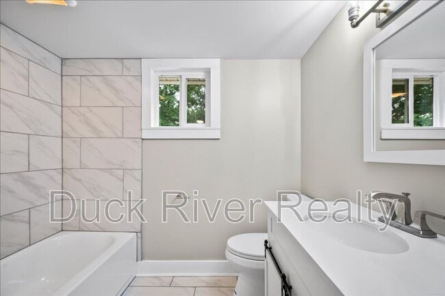 Building Photo - 509 Hardwick Ave