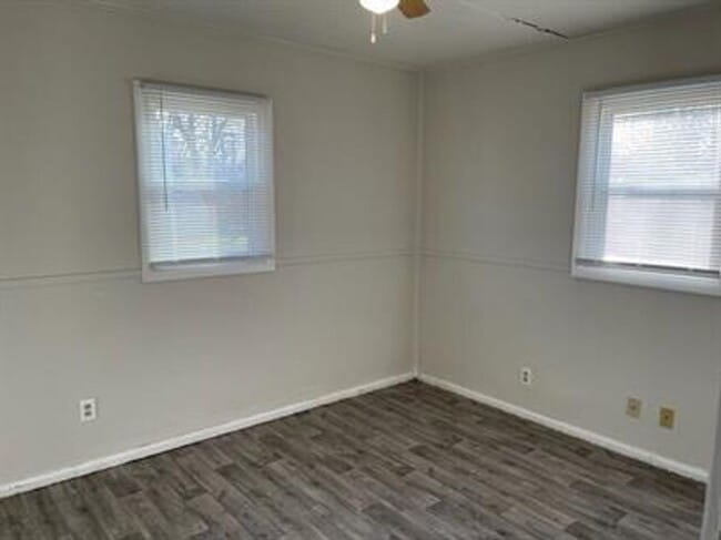 Building Photo - 1104 Eastview Dr