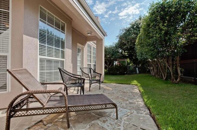 Building Photo - 3011 Bayside Dr