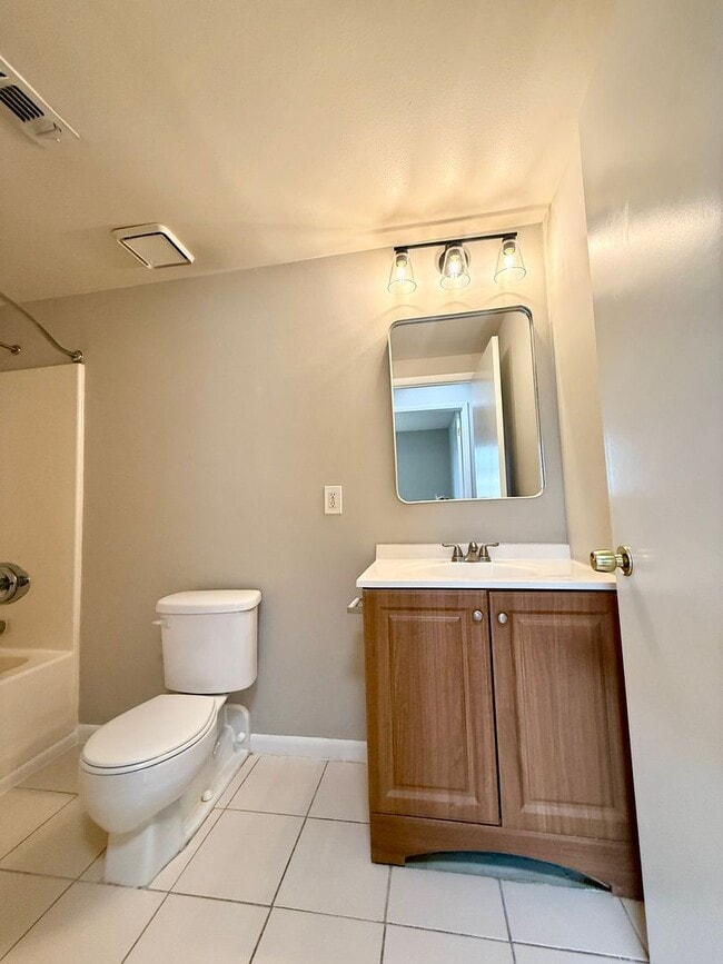 Building Photo - Cute 3/2 Townhome in Winter Park - close t...