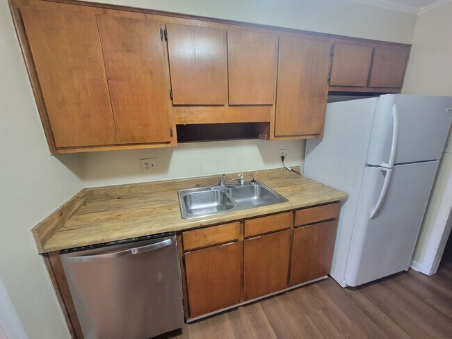 Building Photo - 115 Samarya Ln