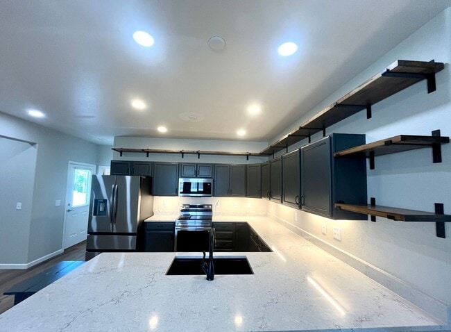 Building Photo - 350 Naples St