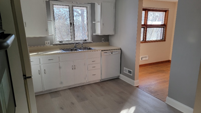 Building Photo - 404 Crestwood Ct