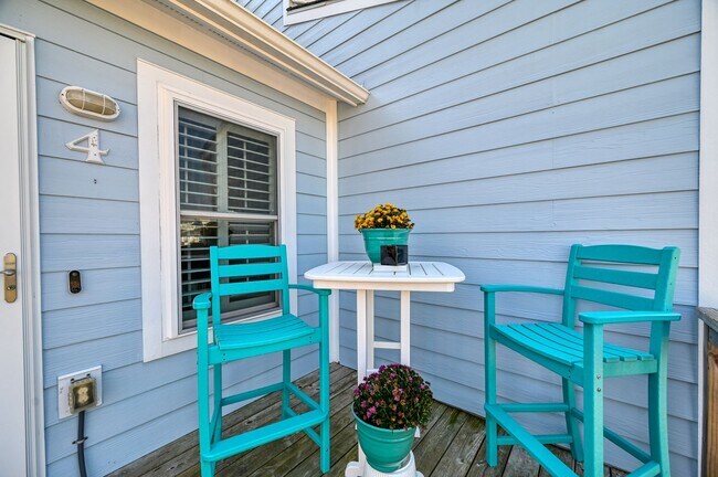 Building Photo - PRICE REDUCED FOR THIS GORGEOUS FURNISHED OFF-SEASON RENTAL THROUGH MAY