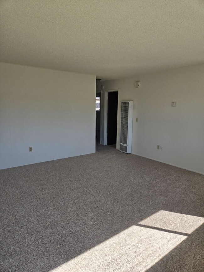 Building Photo - 220spr