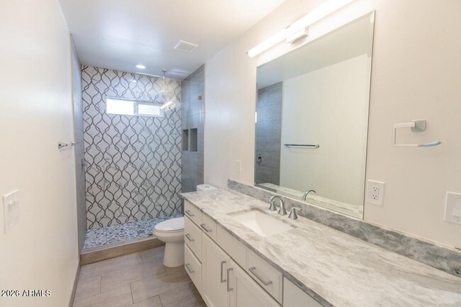 Building Photo - 341 E 14th St