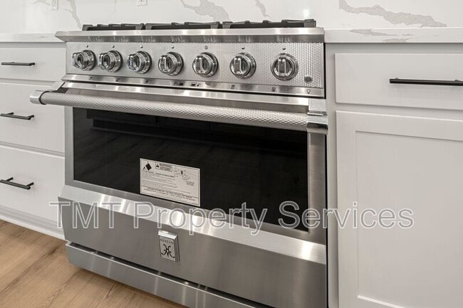 Building Photo - 9046 Ventura St