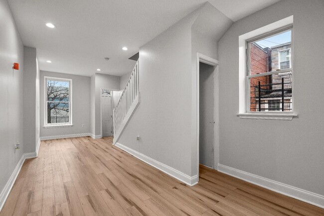 Building Photo - 200 N Glover St