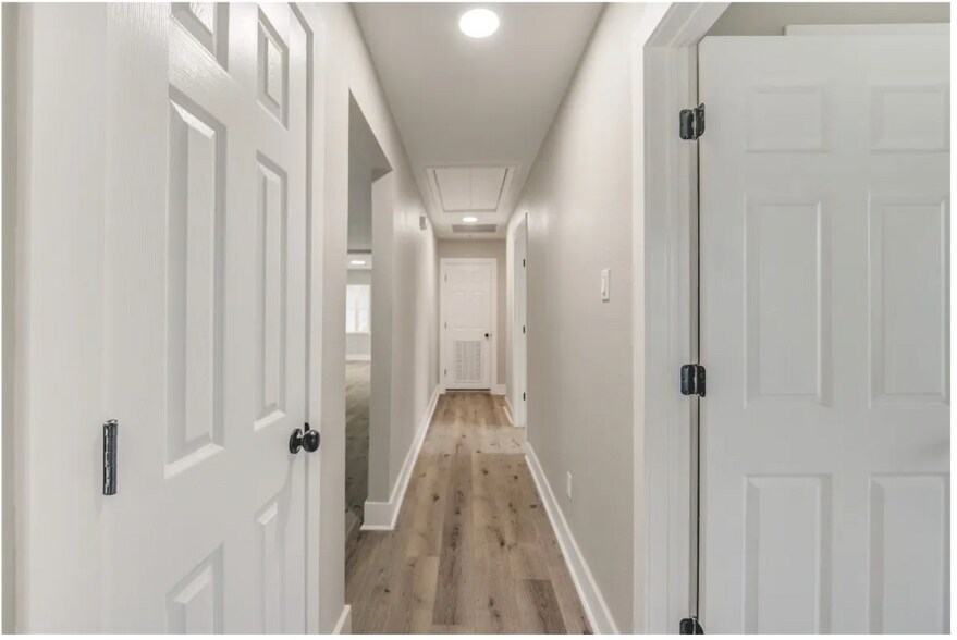 Building Photo - 6603 Narcissus St